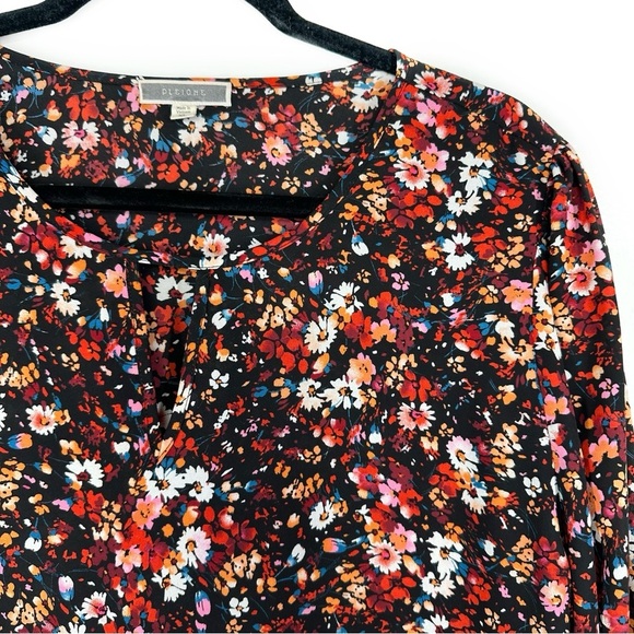 Pleione triangle cutout floral blouse - Picture 1 of 7
